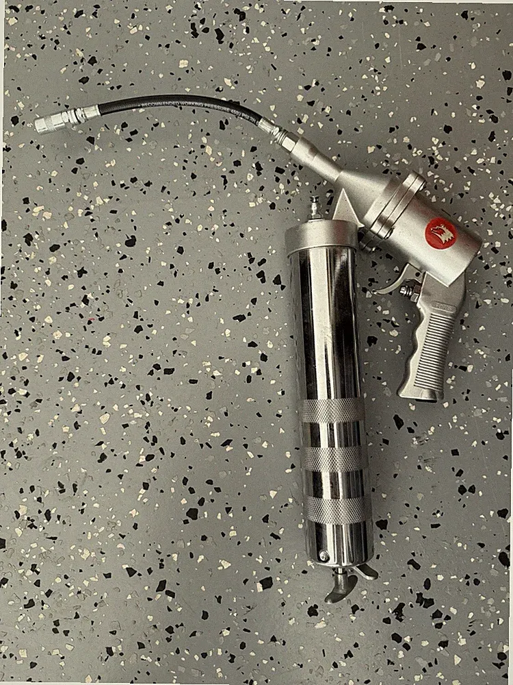 Husky HDT137 Air Powered Grease Gun