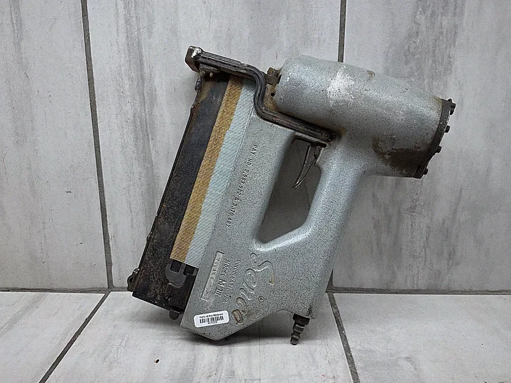 SENCO AIR POWERED 7/16" CROWN STAPLE GUN STAPLER, MIII (M3) Pneumatic Vintage